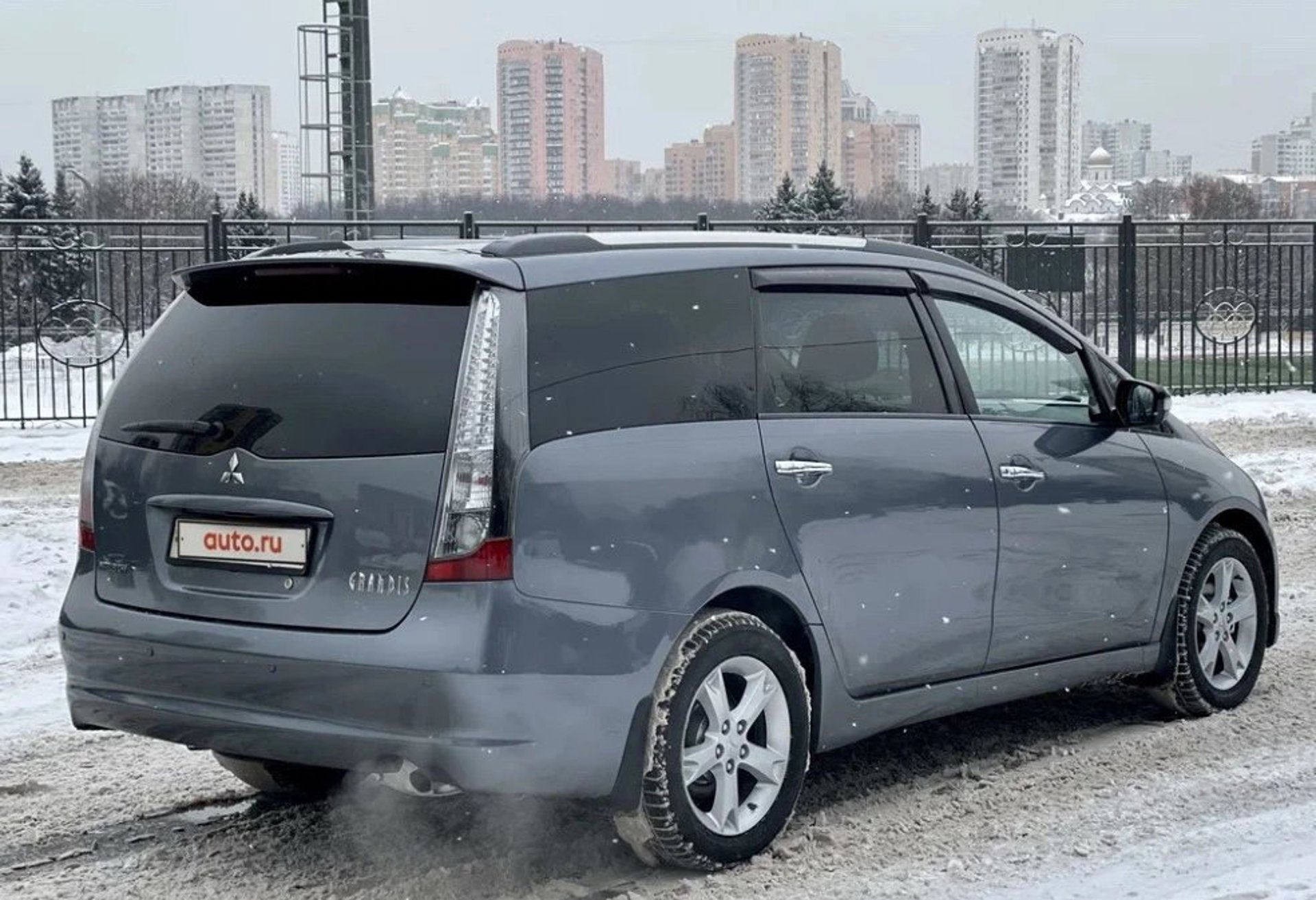 Mitsubishi Grandis 2007